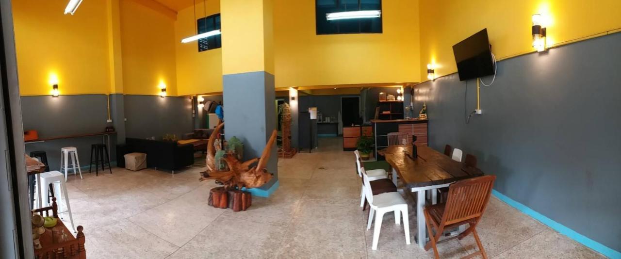 Gate 14 Inn Nakhon Phanom Esterno foto